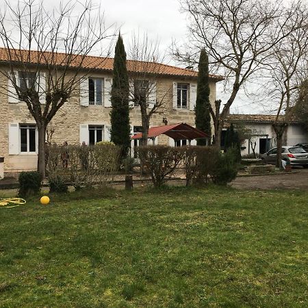 Bienvenue Chez Suzy Bed and Breakfast Saint-Quentin-de-Baron Esterno foto