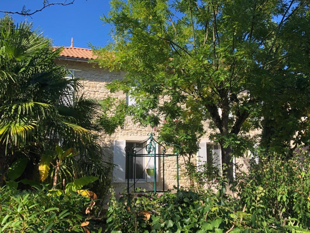 Bienvenue Chez Suzy Bed and Breakfast Saint-Quentin-de-Baron Esterno foto